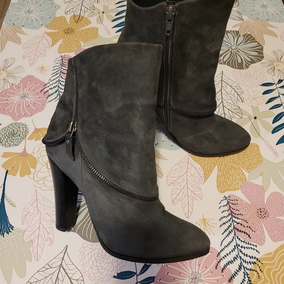 UK3 Booties - Picture 4 of 6